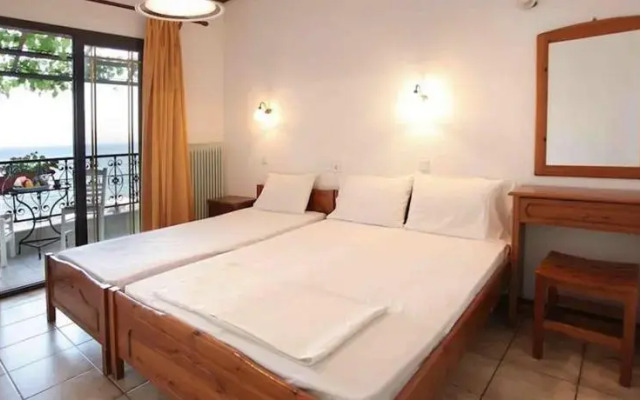 Heraklia Beach Camping & Apartments
