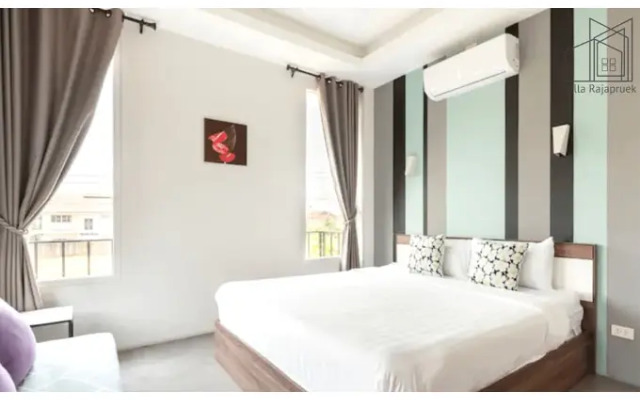 Villa Rajapruek Entire 3 villas 7 bedrooms near airport