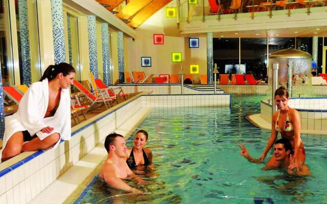 Hotel Velence Resort & Spa