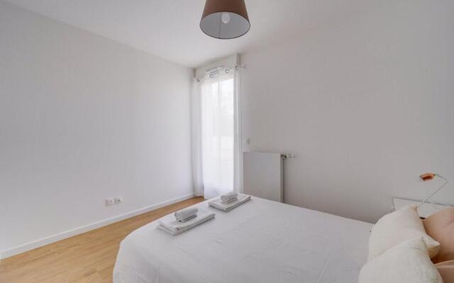 New apartment with terrace and parking