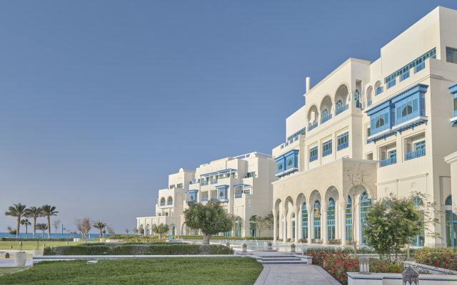 Hilton Salwa Beach Resort & Villas