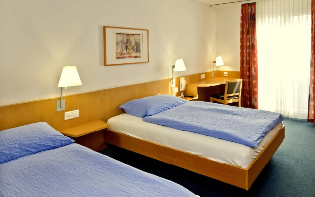 Good Night Inn