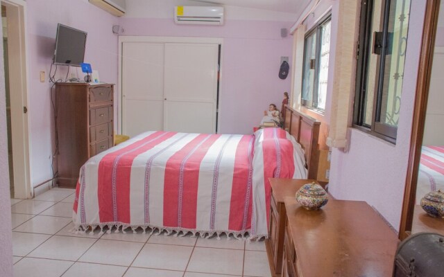 Casa Grande y Privada con Jardín