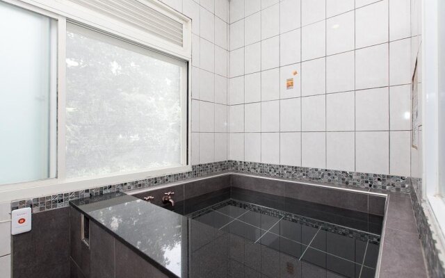 Cyuan Tang Hot Spring Hotel