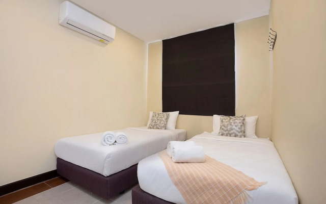 Designer 3BR Pool Access Villa Argent 8