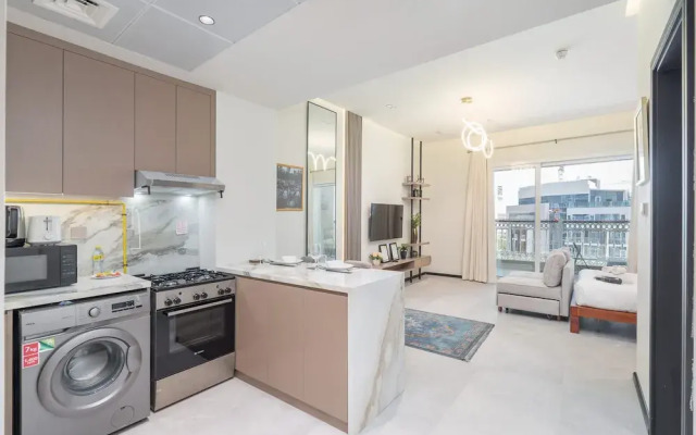 Cozy Studio Near Miracle Garden With Balcony