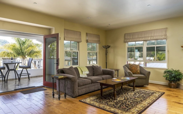 28 San Miguel 1 Bedroom Condo by Redawning