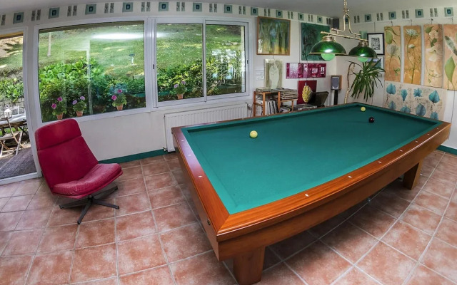 Cottage in Locquirec With Beach Access