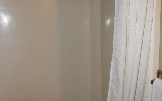 Oak Hill Inn & Suites