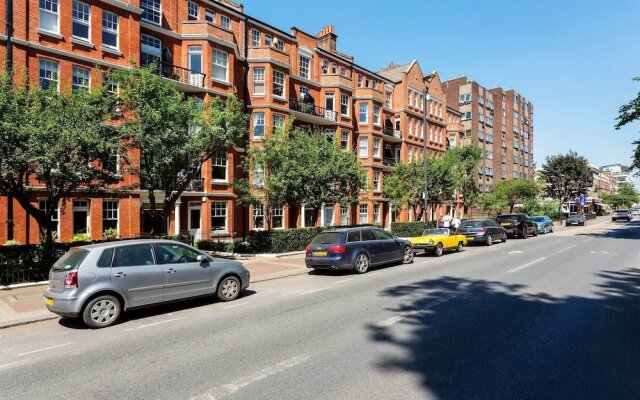Classical Style near Battersea Park