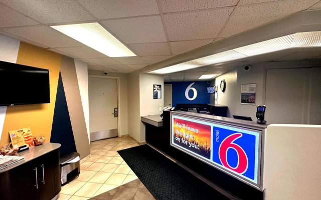 Motel 6 Duluth, MN