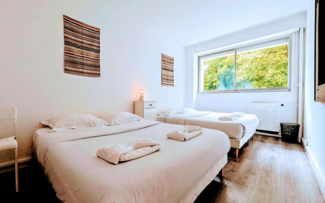 Chic and comfortable apart near Paris