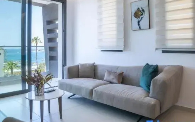 Waterside Sea View Apartments