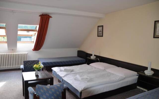 Hotel Labut