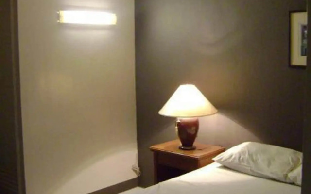 Metro Room Budget Hotel