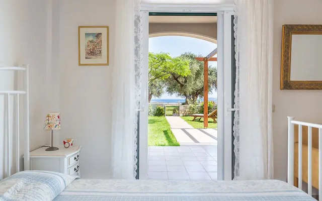 Nafsika's Beachfront Apartments