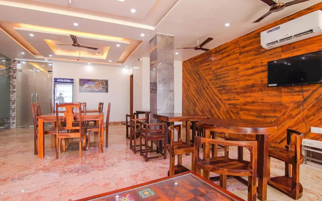 Fabhotel Meridian Inn