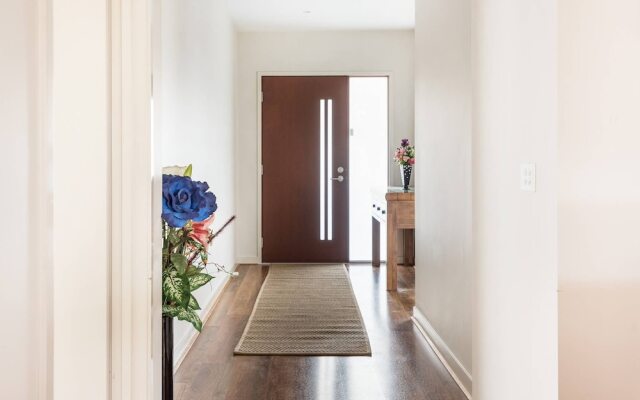 5br Luxury House 20 Min To Cbd Spacious Living