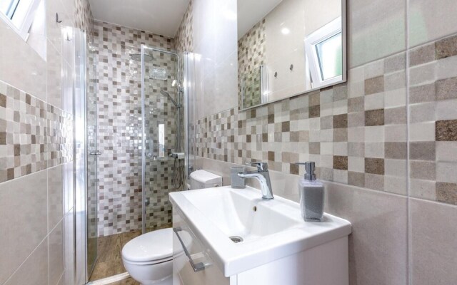 Nice Home in Jesenice With Wifi and 2 Bedrooms