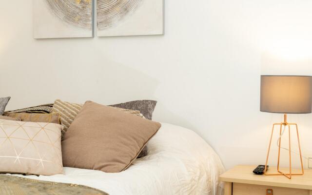 Luxury 3  bedroom Apartment with a Panoramic Sea V