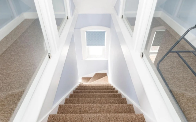 Chic 2-bed Seafront Haven Near Felpham Beach