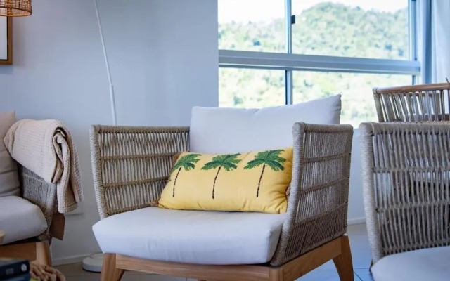 Three B Airlie 2 bedroom unit Seaviews & Pool