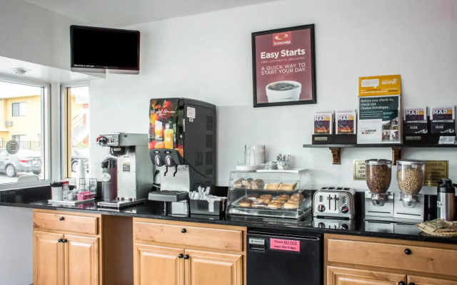 Econo Lodge University