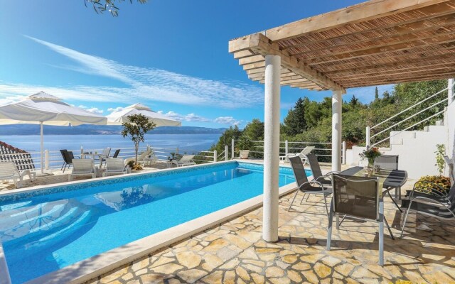 Awesome Home in Mimice With Wifi and 2 Bedrooms
