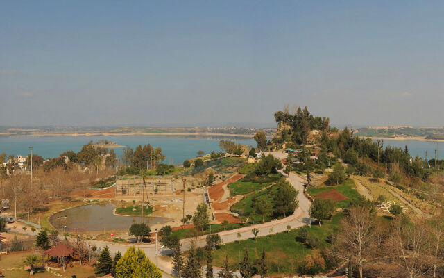 Golden Lake Hotel