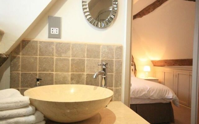 Coach House Burford, Burford