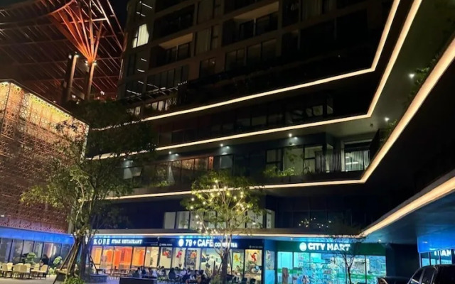 Landmark Ecopark by Emily in Town