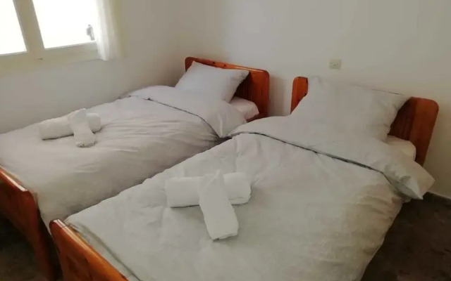 Spacious 3 Bedroom 5bed Apartment - Adults Only