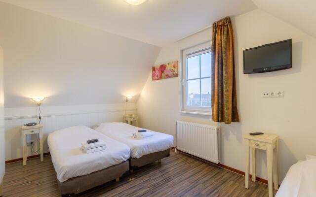 Luxurious Detached Villa With Washer, in De Maasduinen Area