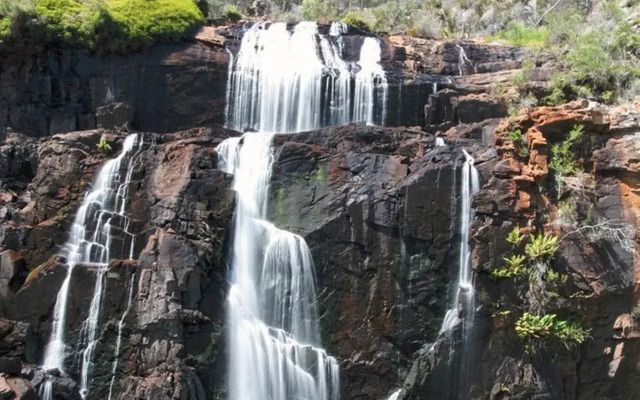 The Ledge Holiday House