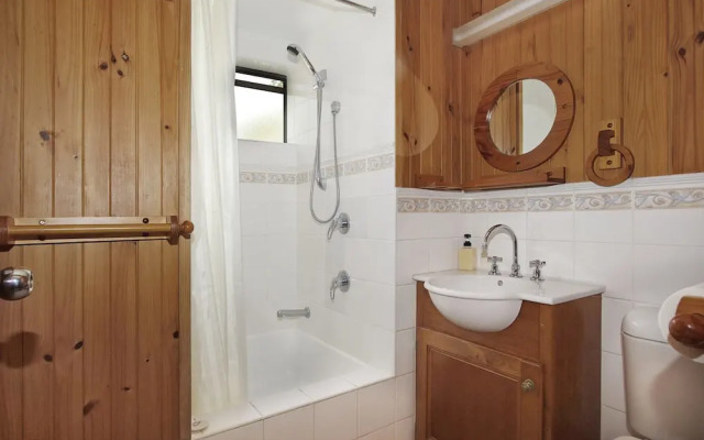 Warrina - Over Looking Ovens River