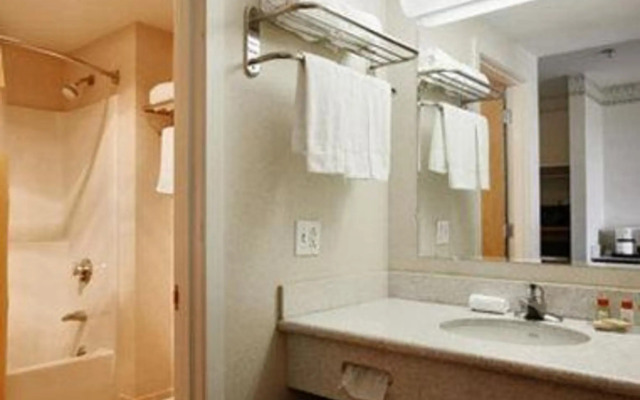 Days Hotel & Conference Center - Methuen Ma