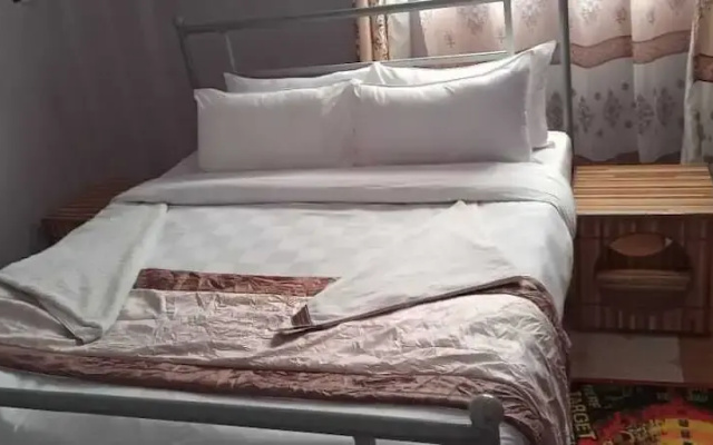 Lux Suites Hotfoot Homestays  Isiolo