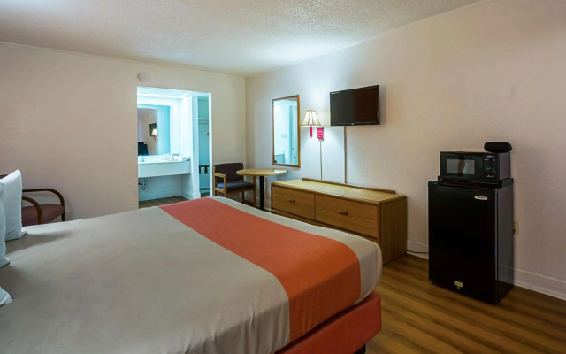 Motel 6 Perry, GA