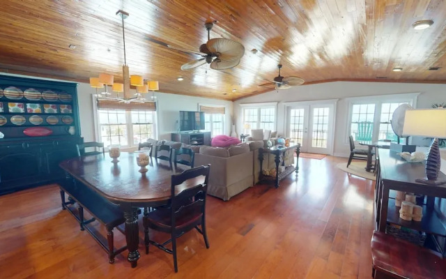 1801-b Strand Avenue