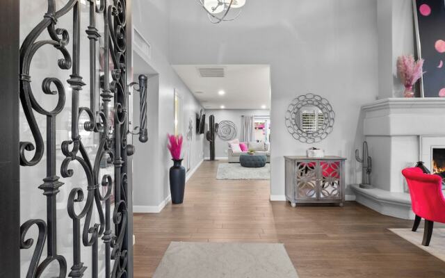 Desert Diva Hideaway - Sleeps 14