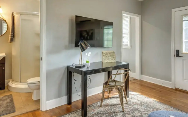 3 Blocks to Pensacola Bay: Charming Apartment!