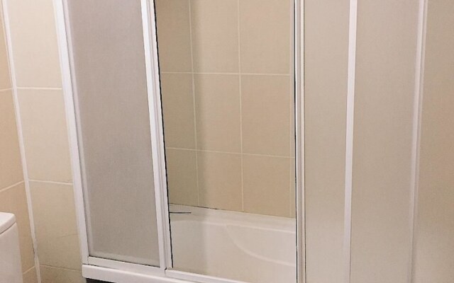 Safe Secure 3 bedroom top floor flat