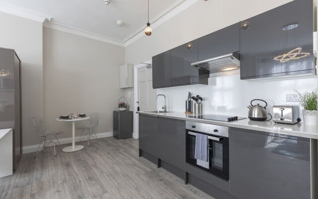 Luxurious Air Conditioned Apt High Street Kensington