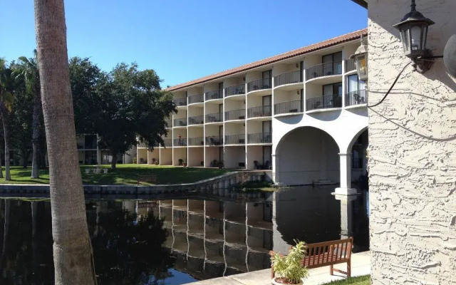 The Vue Lake Tarpon