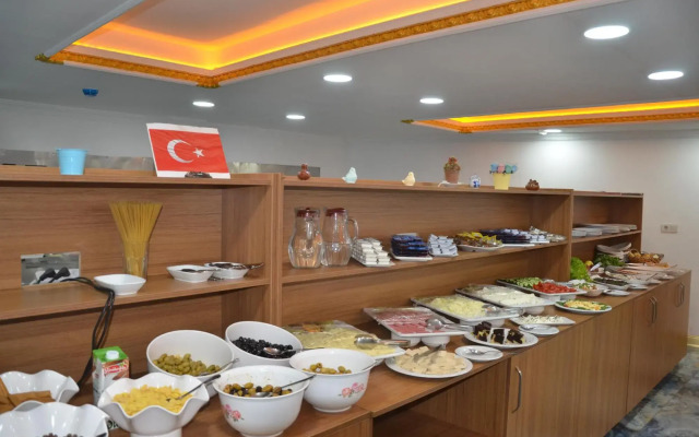 Piyes Otel