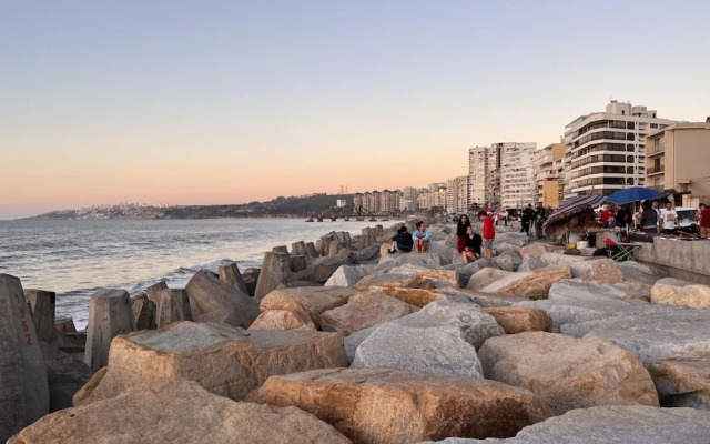 Urban Yard Bus Terminal Home Office Pool Wifi