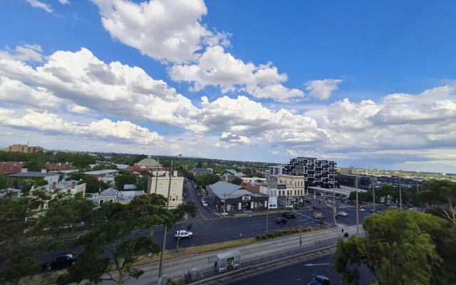 St Kilda 2BR2BA +Balcony +view+workstation+ car