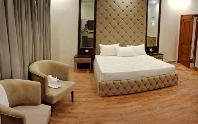 Grand Hayat Guest House