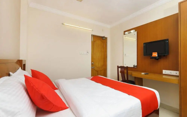 The City Manor by OYO Rooms