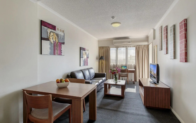 Central Brunswick Apartment Hotel